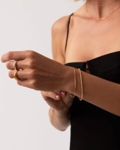 fine-diamond-tennis-bracelet-size-l-14ct-solid-gold-lab-grown-diamonds-bracelets-missoma-965376.jpg